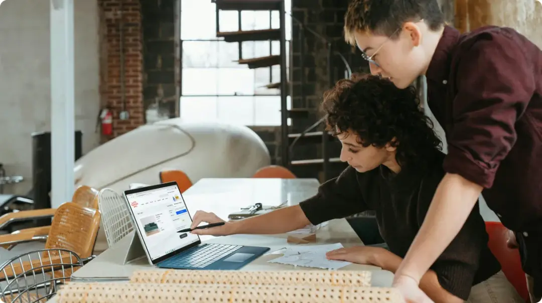 Article Young People Doing Something On A Laptop