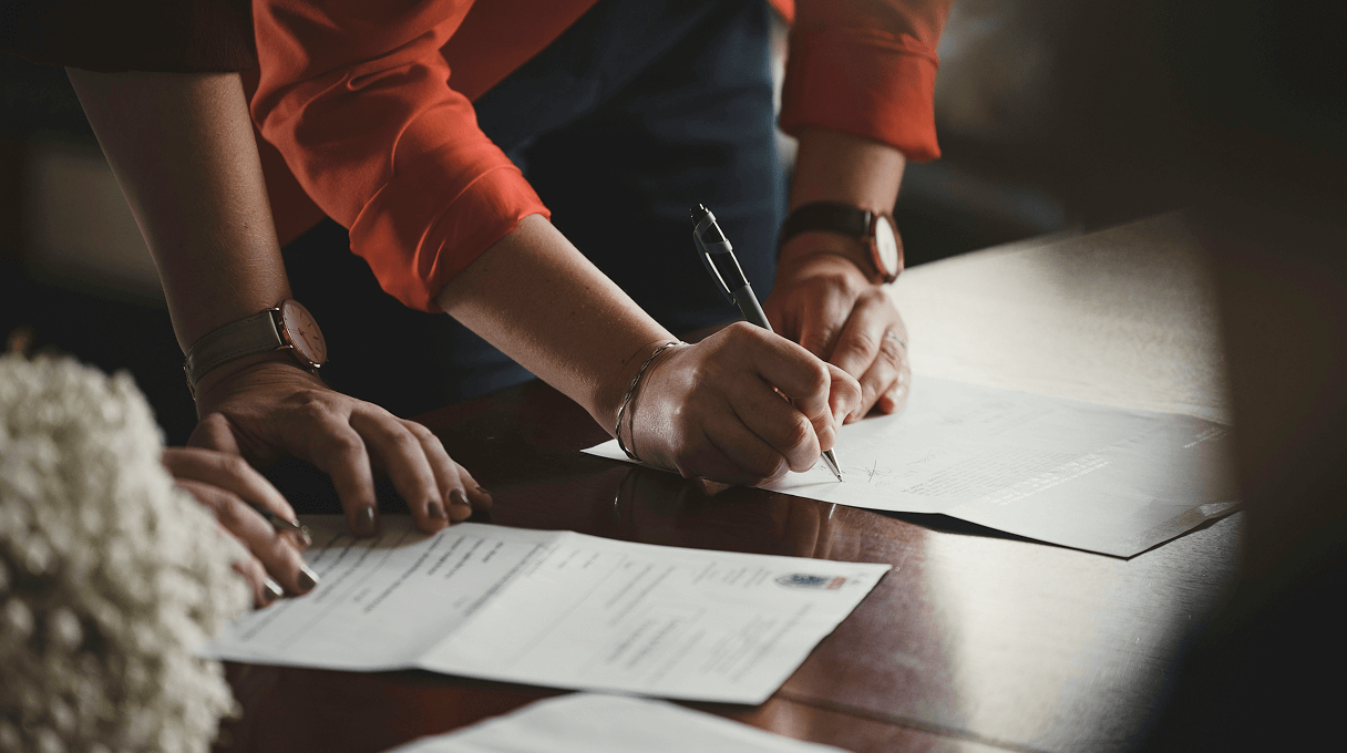 Solo entrepreneur exploring legal funding options on a laptop, avoiding venture capital while raising money through grants, presales, and business credit.