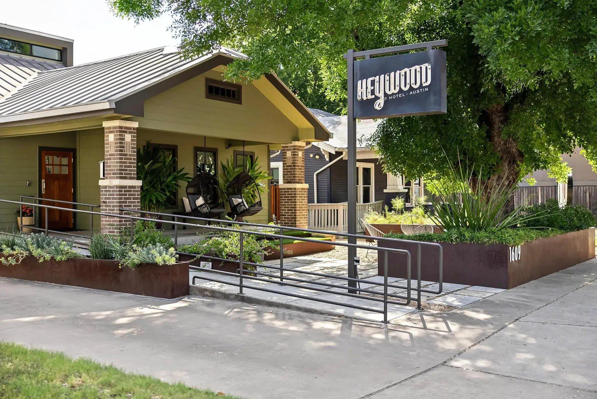 Heywood Hotel Property Exterior