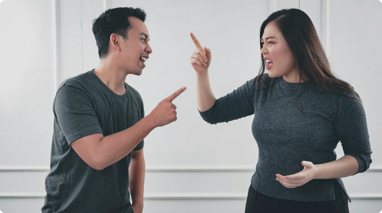 Man In Gray Crew Neck Shirt Arguing With Woman In Black Crew Neck Long Sleeve Shirt Mv38tb Ljj8